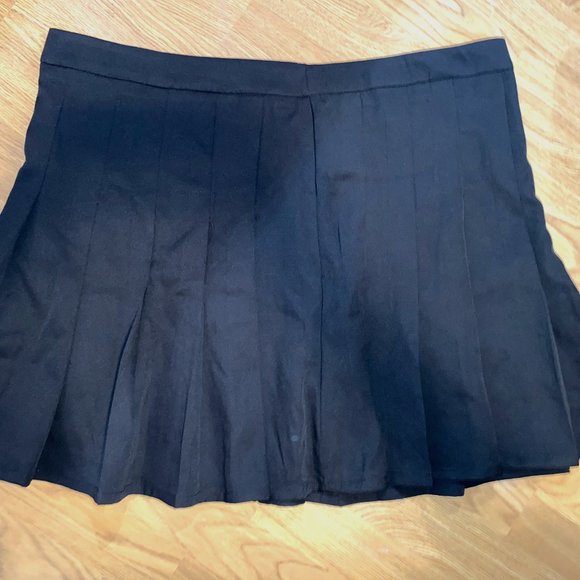 Plus High Waisted Pleated Skirt - Picture 2 of 2